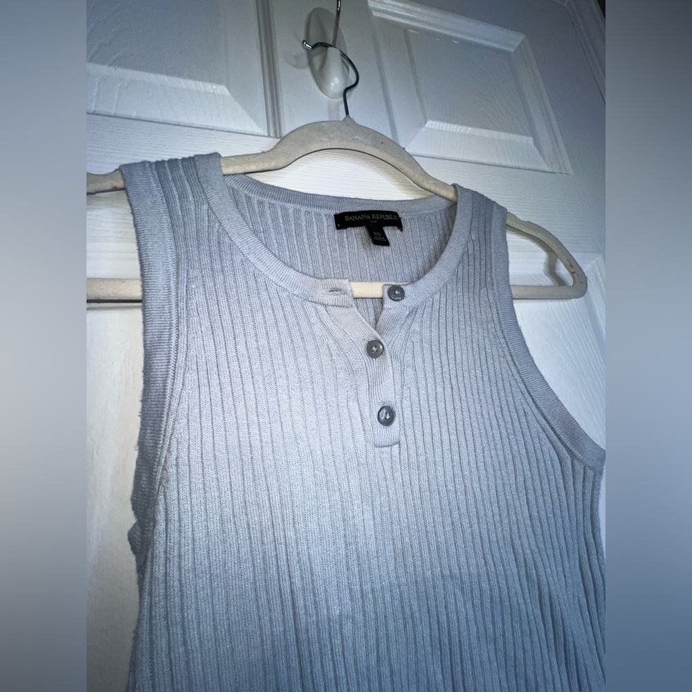 Banana Republic Women’s X Small Light Blue Cotton Knit Ribbed Henley Tank Top XS - Picture 4 of 13